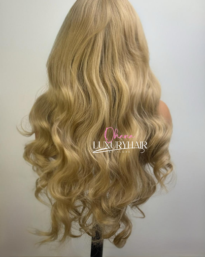 Perruque Elsa – Blond Cendré Glamour Ondulé